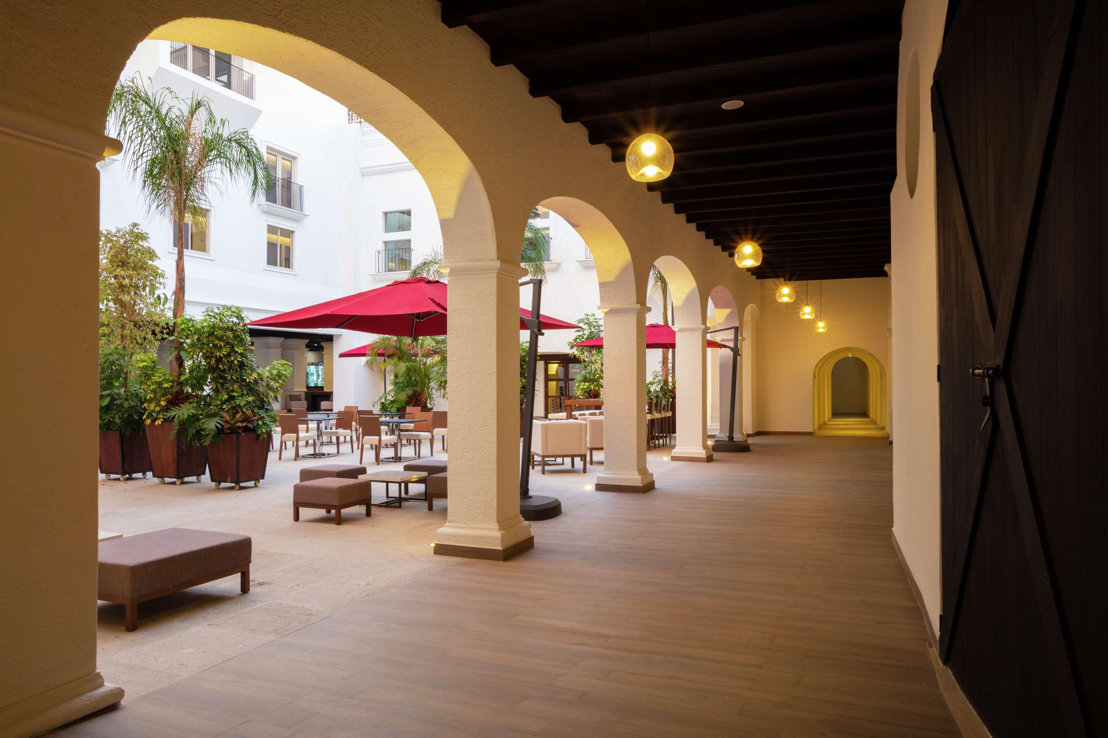 Hotel Doubletree By Hilton Toluca Exterior foto