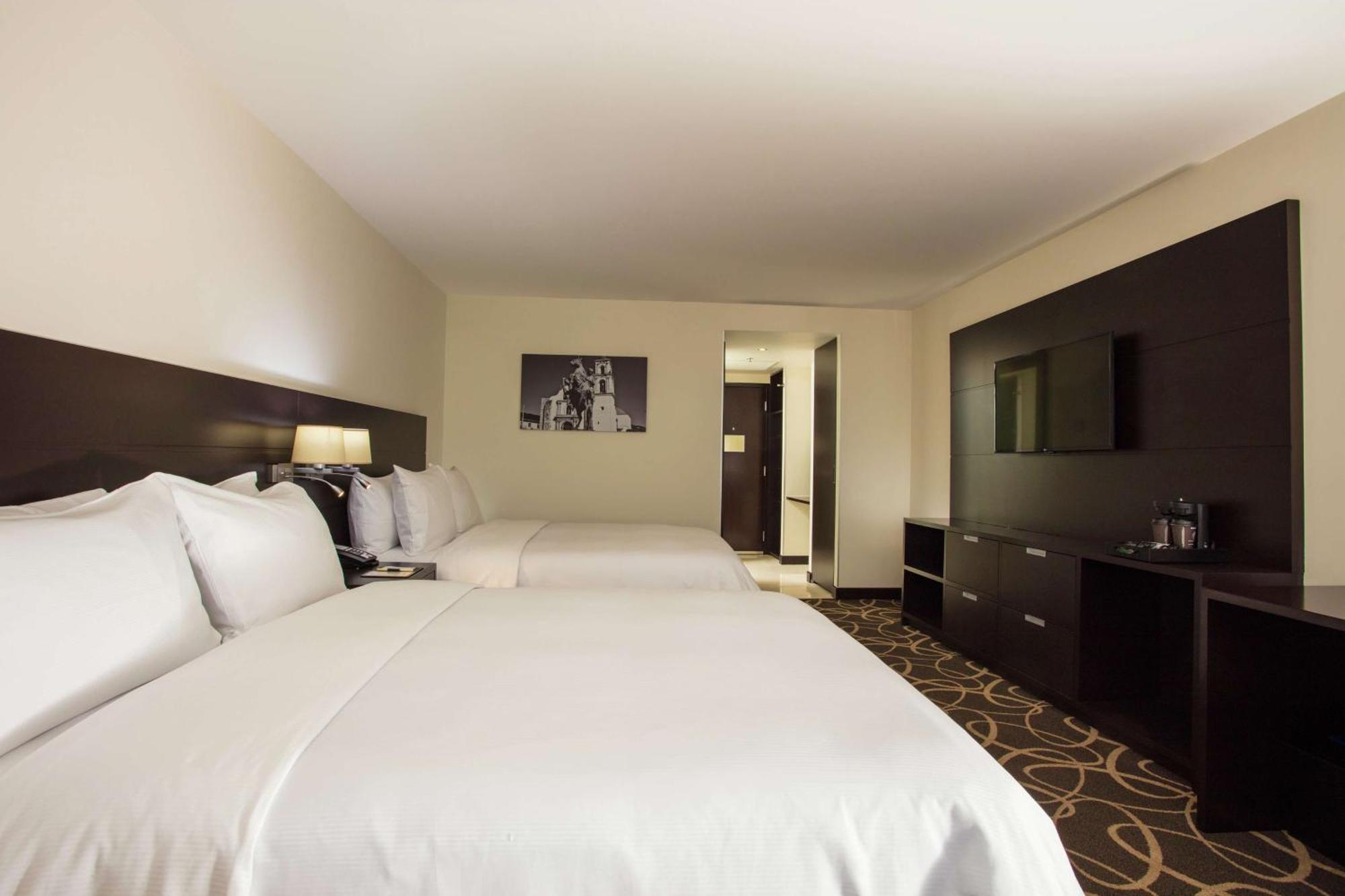 Hotel Doubletree By Hilton Toluca Exterior foto