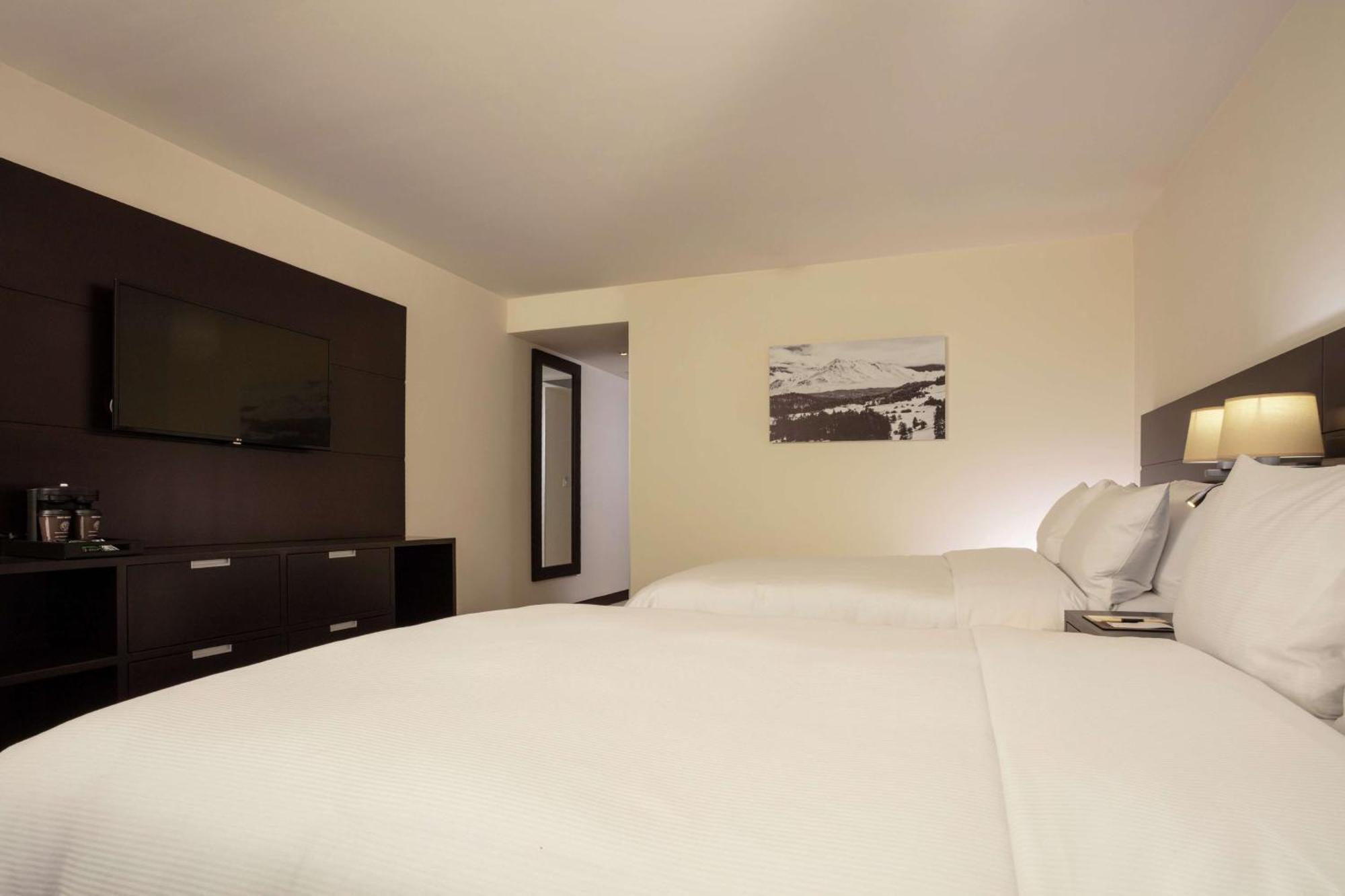 Hotel Doubletree By Hilton Toluca Exterior foto