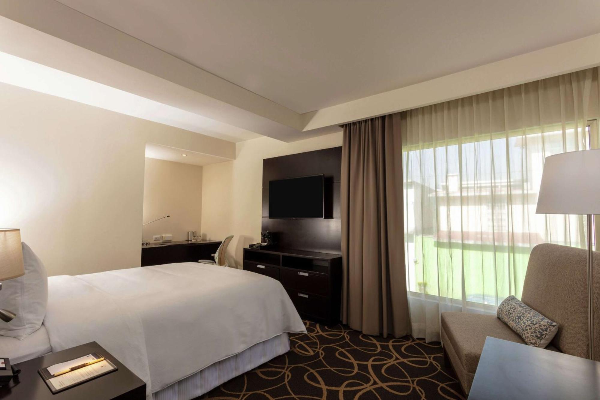 Hotel Doubletree By Hilton Toluca Exterior foto