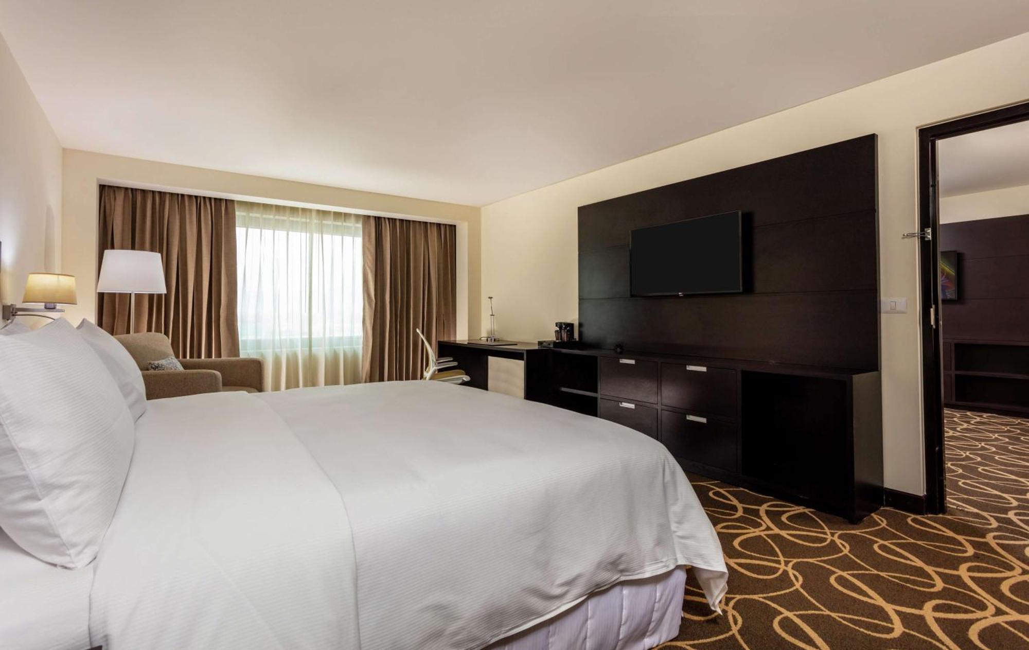 Hotel Doubletree By Hilton Toluca Exterior foto