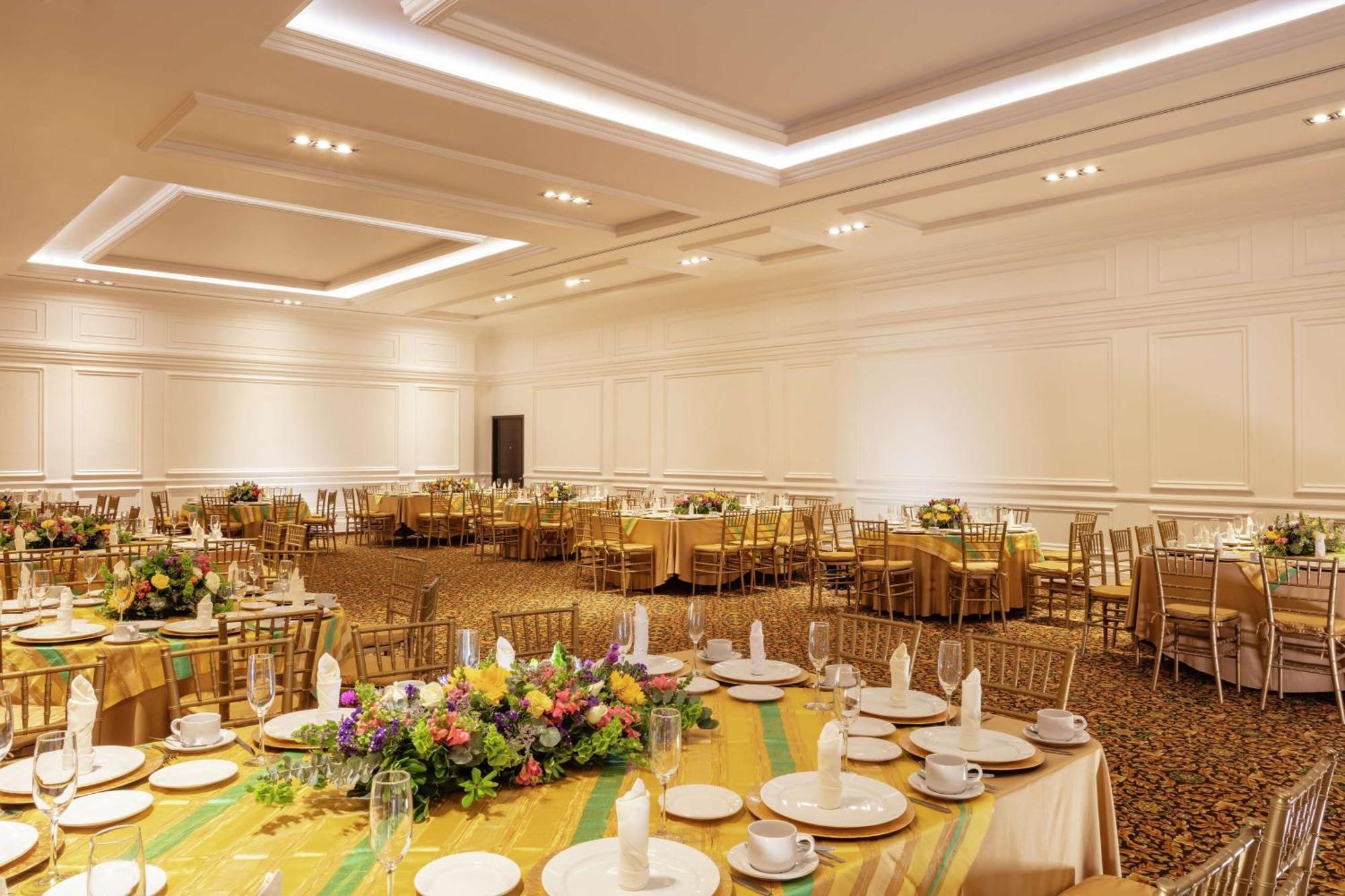 Hotel Doubletree By Hilton Toluca Exterior foto
